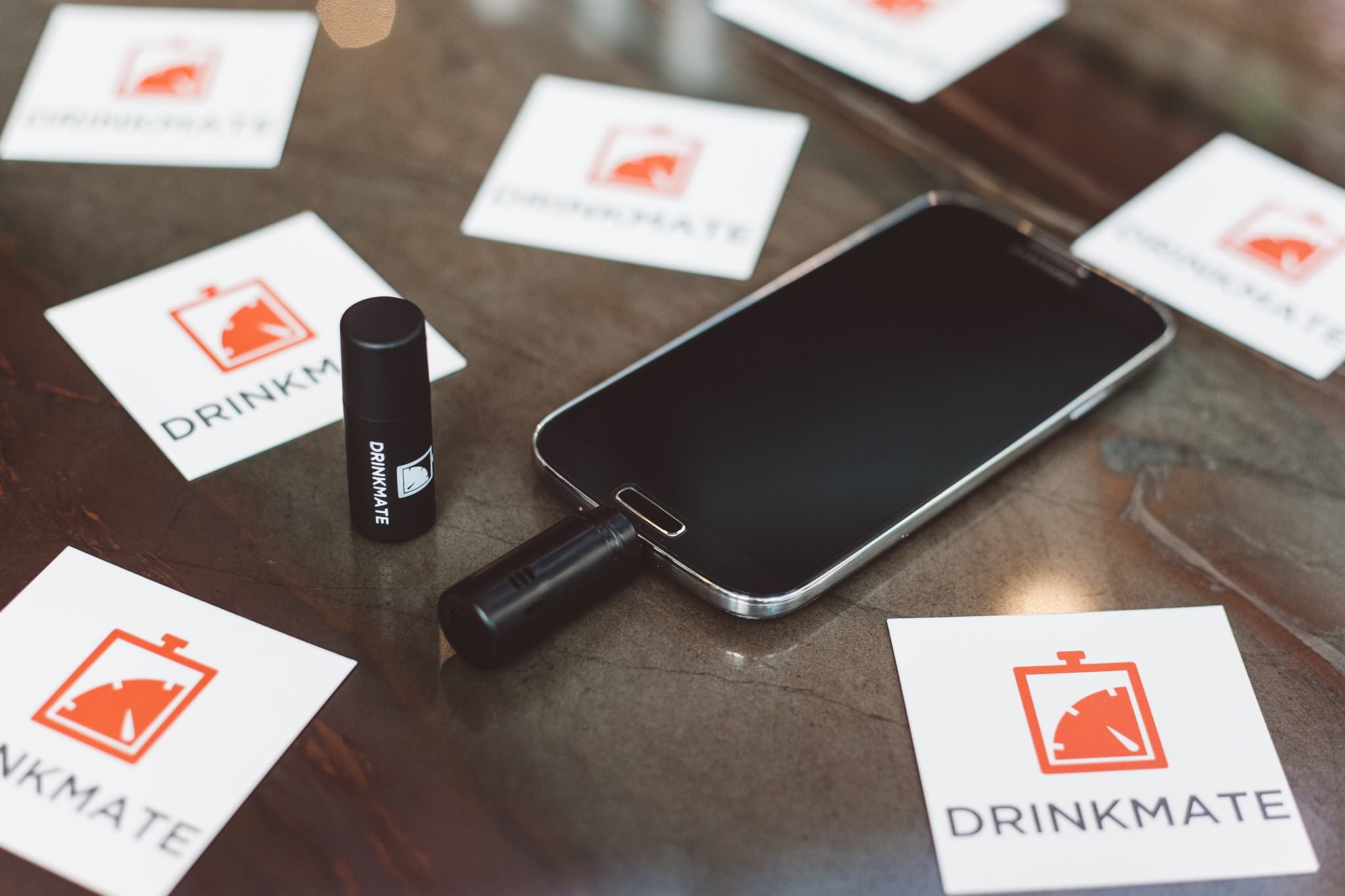 Kickstarter nos Trae a DrinkMate que Convierte nuestro Móvil en un Alcoholímetro