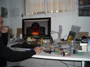 Mesa de trabajo de Dionisio Rubio, CEO de Gamezone Miniatures