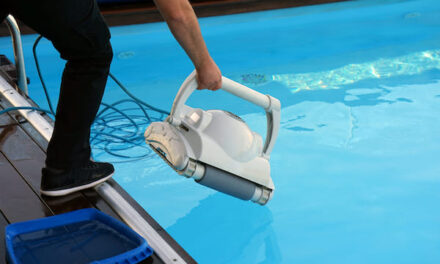 Descubre cómo un robot limpia piscinas puede ahorrar tiempo y esfuerzo en el mantenimiento de tu piscina