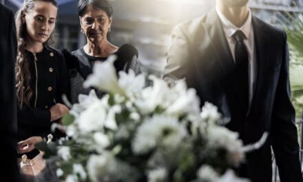 Recordando a nuestros seres queridos: cómo la decoración de un servicio funerario puede celebrar su legado