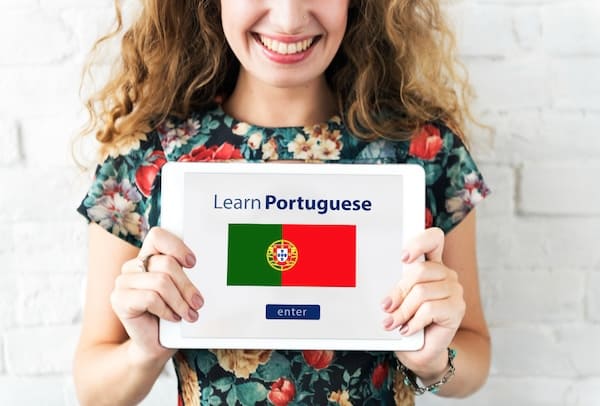 Comparativa entre clases presenciales y cursos online de portugués: Ventajas y diferencias entre ambas modalidades de aprendizaje