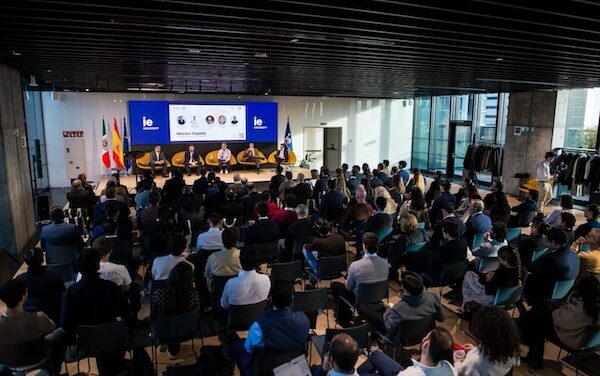 El prestigioso economista Diego García del Río participó junto a Néstor Camarillo, Senador de la República Méxicana, en una ponencia sobre inversión y economía en la prestigiosa IE University